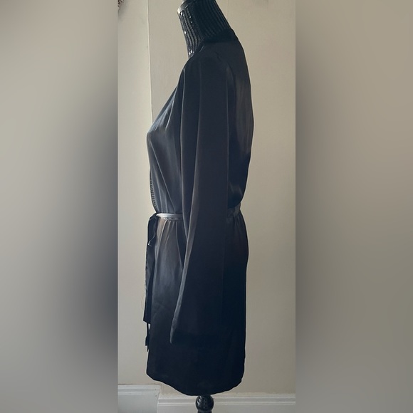 La Vie En Rose 🌹 Black Satiny Mesh Trim Robe Size S/M - Picture 3 of 11